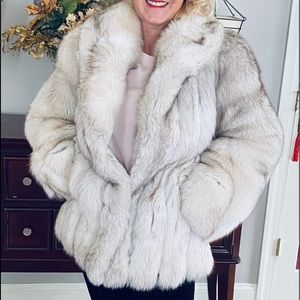 3/4 Real Silver Fox Fur. Gorgeous for any outfit !